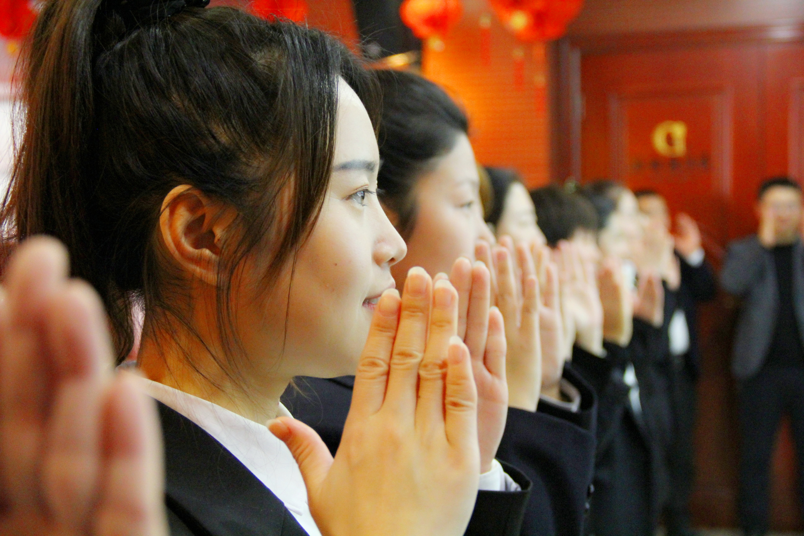 全面提升服務(wù)質(zhì)量，樹(shù)立良好企業(yè)文化！